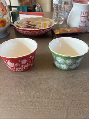 The Pioneer Woman Red and Green Floral Ramekins – Set of 2